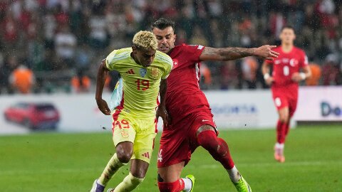  Tây Ban Nha là đội bóng đến từ hành tinh khác